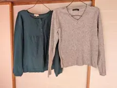 緑色ボタン付き長袖とグレーVネックセーターセット　まとめ売り