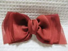 薄い生地のリボン型　シルバーメタルバレッタ　レッド系