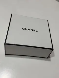 CHANEL ギフトボックス リボン付き
