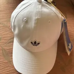 adidas 渋野日向子さんが色違い着用トレフォイル キャップ ホワイト