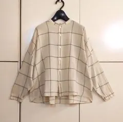 美品 NATURAL LAUNDRY ナチュラルランドリー バンドカラー シャツのサムネイル