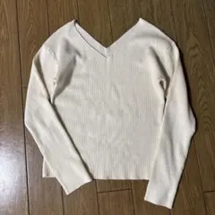 NICE CLAUP 長袖Vネックリブニットアイボリーリブ編みVネックトップス