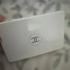 CHANEL ル ブラン コンパクト ラディアンス 10 ベージュ サンプルのサムネイル