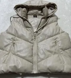 ZARA フード付きダウンベスト ベージュ　フェイクレザー