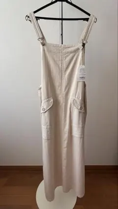 【タグ付き新品】ジャンパースカート　白　クリーム色　ベージュ