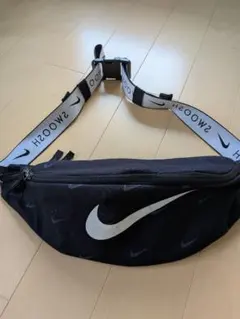 Nike ボディバッグ 黒 スウッシュロゴ