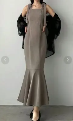 Louere ショルダーリボンマーメイドキャミワンピース （グレージュ）