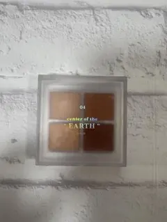 4U2 アイシャドウパレット 04 center of the "EARTH"のサムネイル