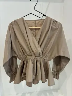 titivate ベージュ フリル長袖シャツ S