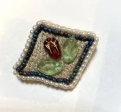 手刺繍ブローチ【ビーズと刺繍】春待つ花