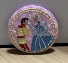 匿名配送　送料無料　シンデレラ　ディズニー　缶バッチ　刺繍　未使用