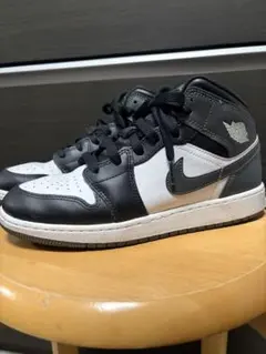 NIKE AIR JORDAN 1 MID エアジョーダン 1 ミッドのサムネイル