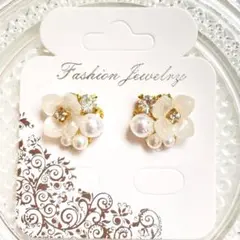 ホワイト　フラワー　フォーマル　パール　ビジュー　ハンドメイドピアス　イヤリング