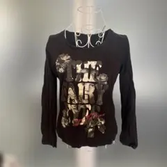 黒いプリント長袖カットソー