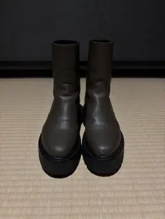 CELINE バックジップ 厚底ブーツ カーキ×ブラックのサムネイル