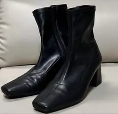 スクエアトゥ 黒ショートブーツ 太ヒール サイドジップ