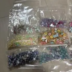 ビーズセットとデコパーツのセット