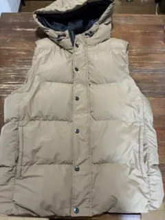 GU フード付きベージュダウンベスト