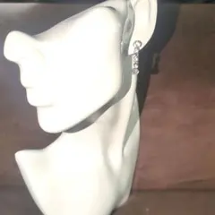 シルバーピアス クリスタル風ストーン