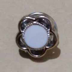 ピンバッジ　ピンズ　ブローチ　フラワー　ゴールド×ホワイト　A①