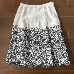 レリアン　スカート　11サイズ　花柄刺繍のサムネイル