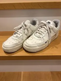NIKE AIR FORCE 1 ホワイト スニーカー