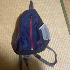 adidas アディダス、パフォーマンスロゴy2kスリングバッグ