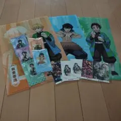 鬼滅の刃　アクリルキーチェーン 5種 ＋クリアファイル3枚