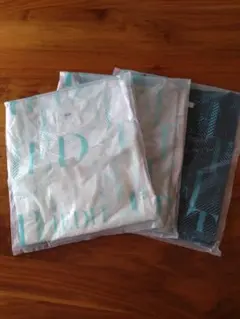 P*G様 【最終出品】フェシリモ　IEDIT　表面感布はくタンクトップ　3色セッのサムネイル