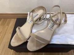 【最終価格】NEBULONIE. ネブローニストラップスエードサンダル35/5のサムネイル