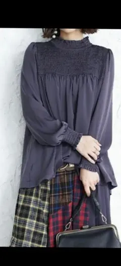 n'Or LABEL フリルハイネックシャツ トープグレーのサムネイル