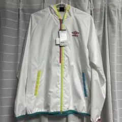新品未使用タグ付きumbro フード付きウィンドブレーカー ホワイト