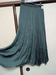 ✨新入荷✨新品✨グリーン プリーツ ロングスカート