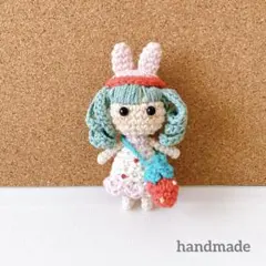 あみぐるみ　うさ耳女の子　いちごポシェット