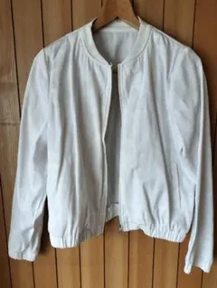 新品　　ホワイト ジップアップジャケット