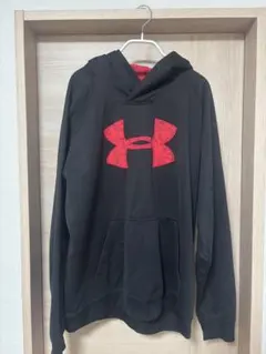 Under Armour フード付きパーカー 黒/赤