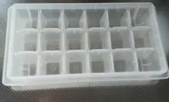 製氷皿 12個取り ホワイト - メルカリ