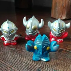 ウルトラマン　指人形　４体