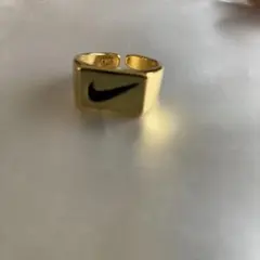 NIKE ゴールドカラー リング