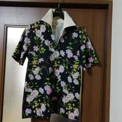 花柄　ポロシャツ
