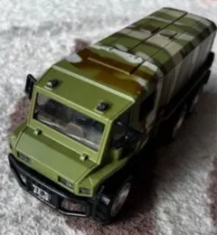 迷彩色 軍用トラック ミサイルランチャー付き