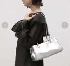 LAKOLE シルバートート 横長 三室 美品のサムネイル