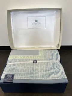新品未使用 ジバンシー　新合織毛布　140x200 アクリル100%のサムネイル