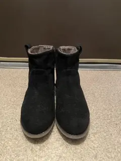 黒いスエード調ブーツ サイドジッパー付き