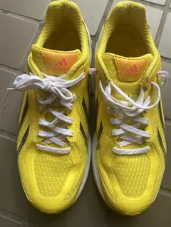 adidas イエローメッシュスニーカー