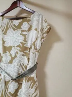 ニトカ　nitca 花柄ワンピース　F　ベージュ