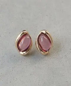 ♡新品、未使用♡GOLDY ピンク オーバル型 カラーピアス