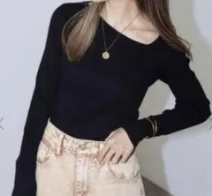 【新品】BONJOUR SAGAN ／アシンメトリーネックリブニット／ブラック