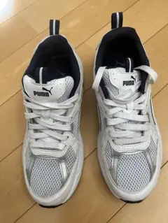 PUMA スニーカー ホワイト系