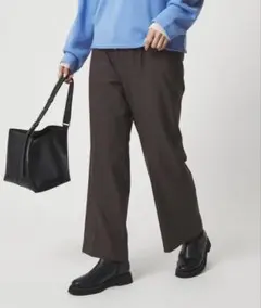 green label relaxing ニーハイフレアパンツ ウラキモウ　38